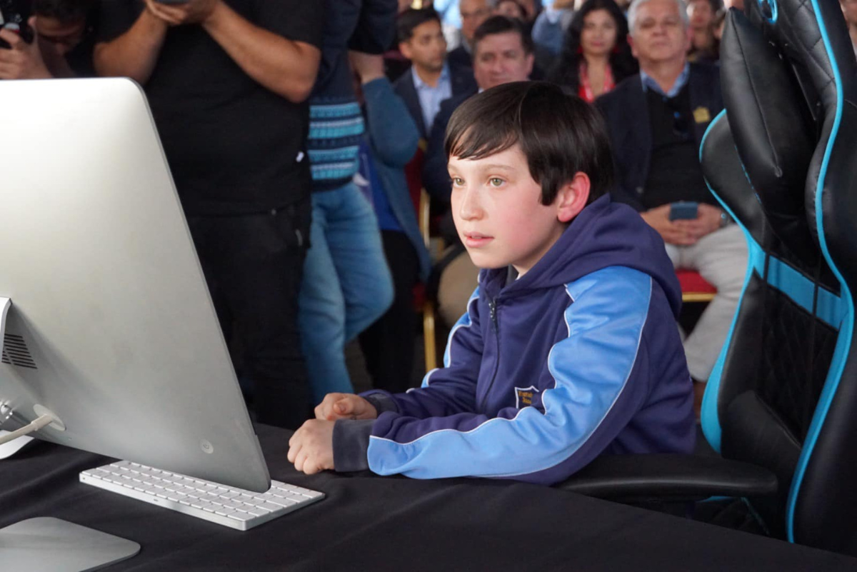 Por la conectividad cooperativa un niño chileno seguidor de Messi se hizo "viral"
